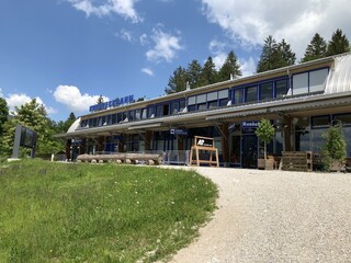 Kreuzeckbahn mit Cafe Kandahar