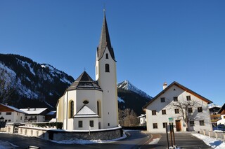 Pfarrkirche Bichlbach mit Zunfthaus