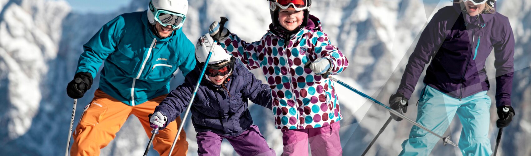 Familie fährt Ski in Lermoos | © Tiroler Zugspitz Arena | U. Wiesmeier