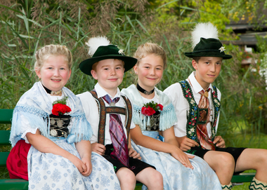 Kinder in Tracht | Grainau | © Tourist-Information Grainau